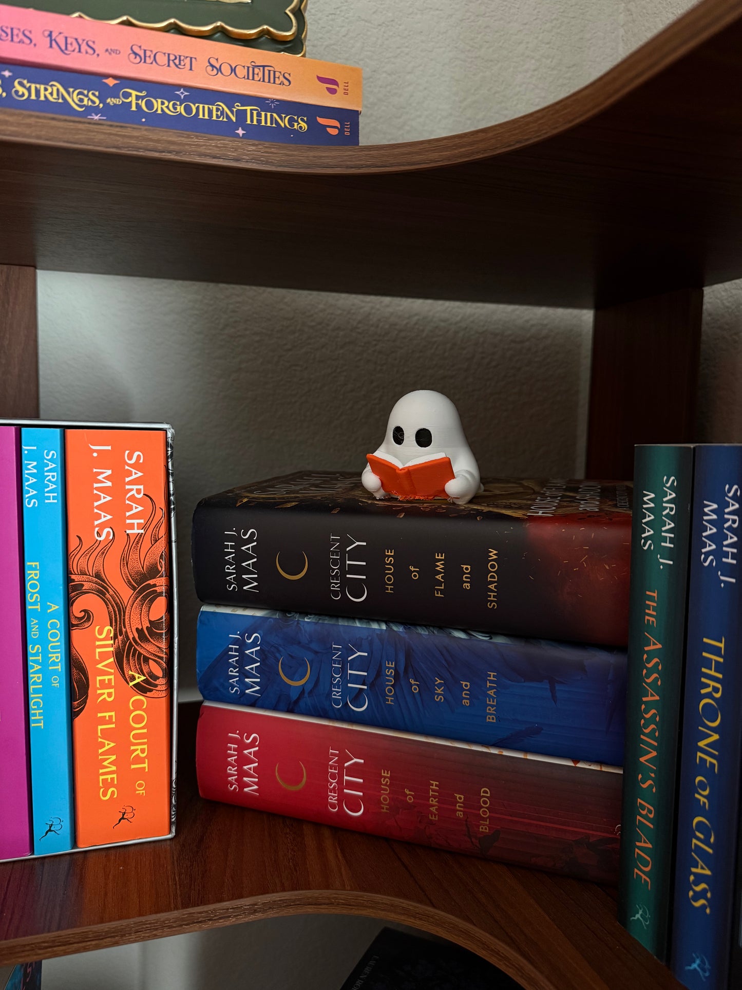 Shelf Ghostie